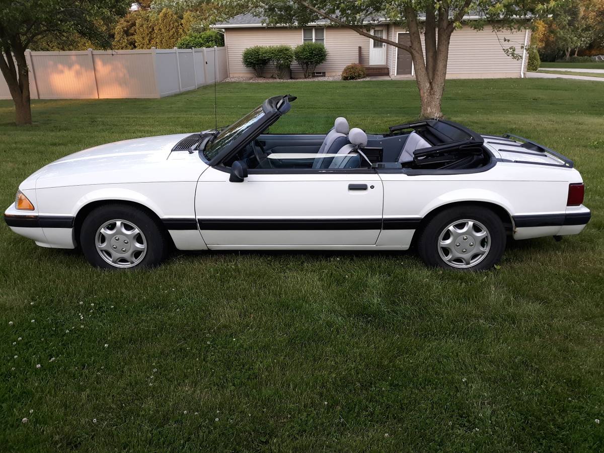Ford-mustang-1991-white