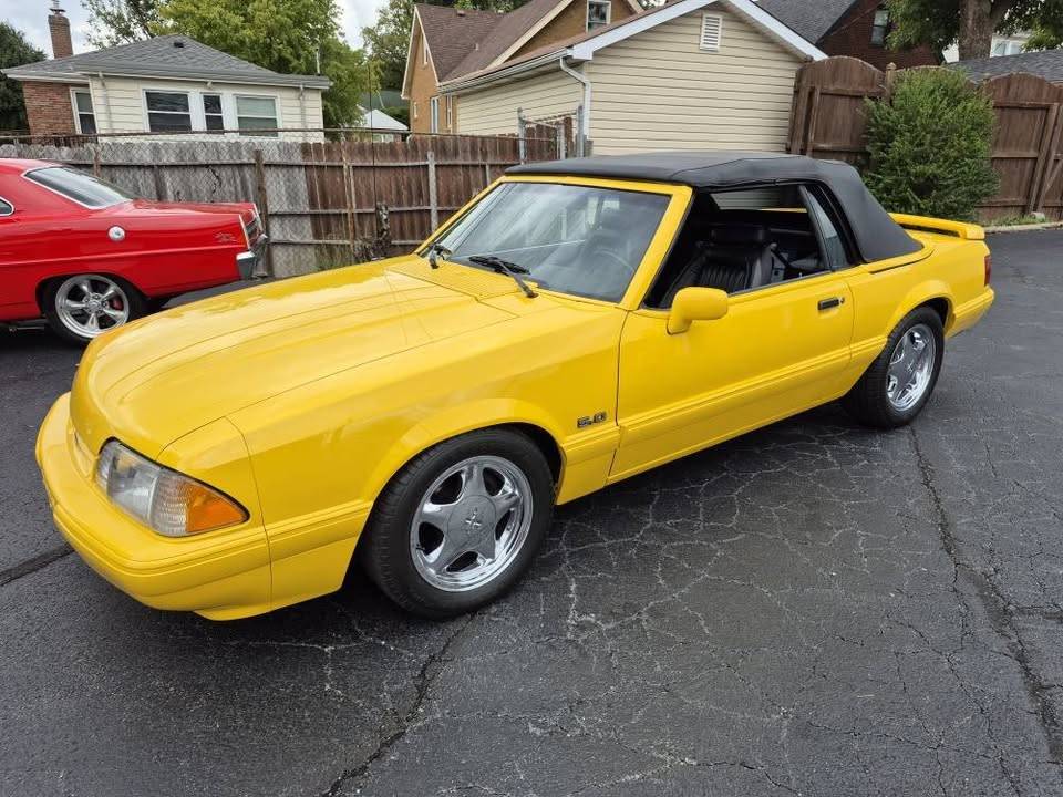 Ford-mustang-1993-yellow