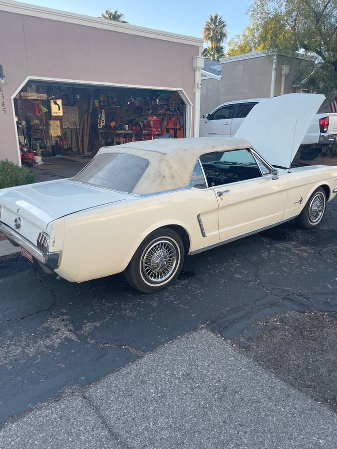 Ford-mustang-convertible-1965-2