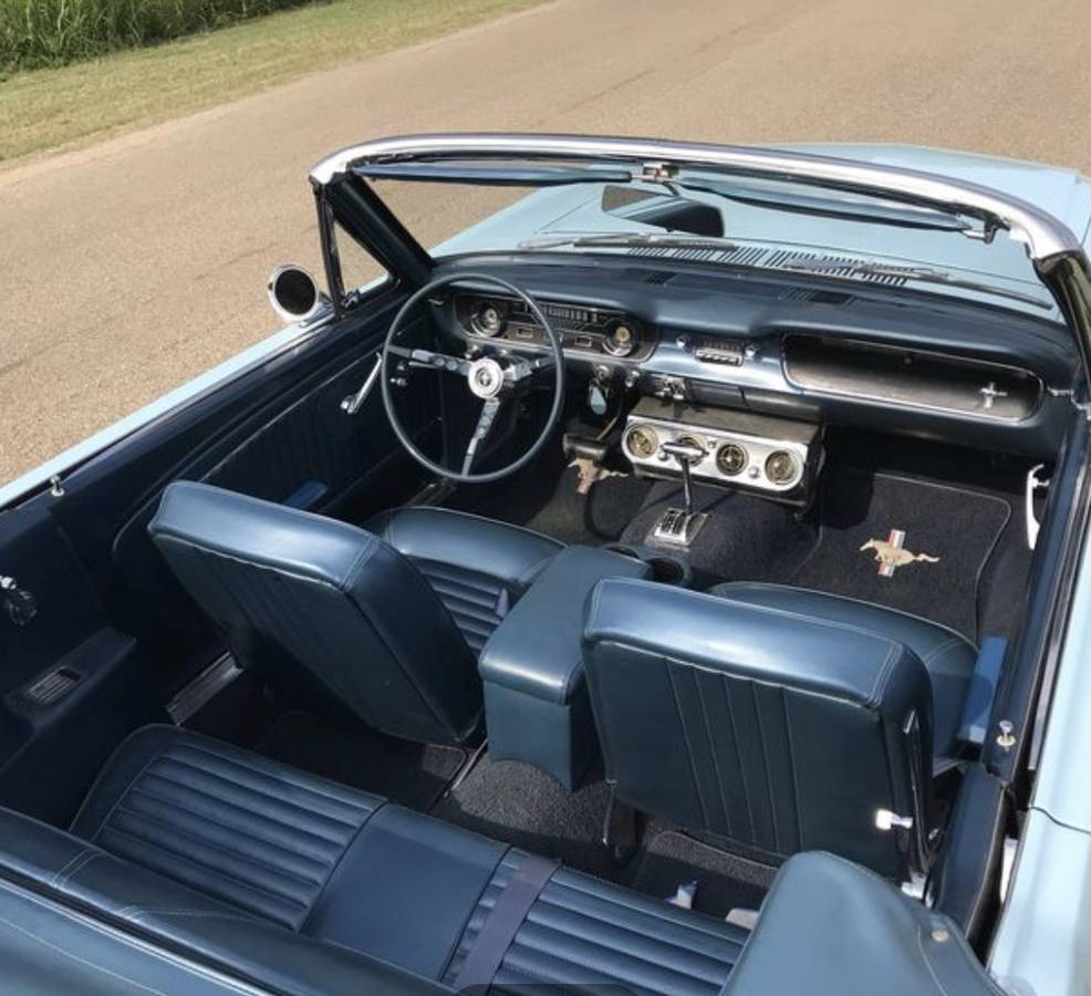 Ford-mustang-convertible-1965-2