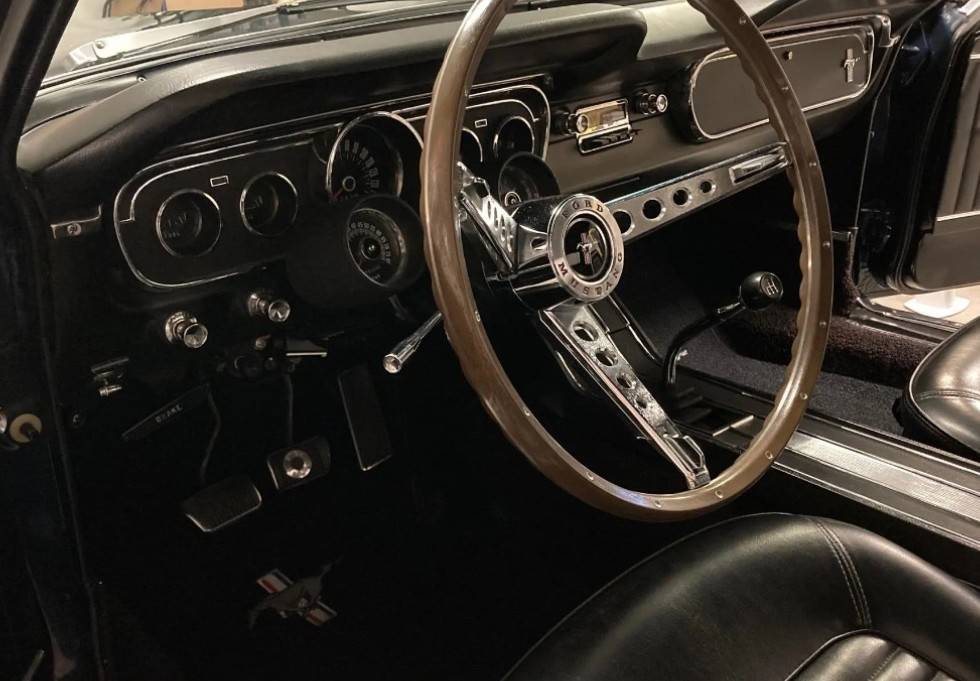 Ford-mustang-convertible-1965-3