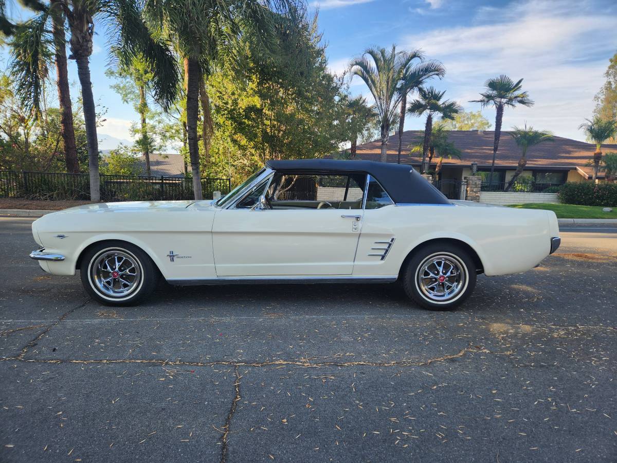 Ford-mustang-convertible-1966-1