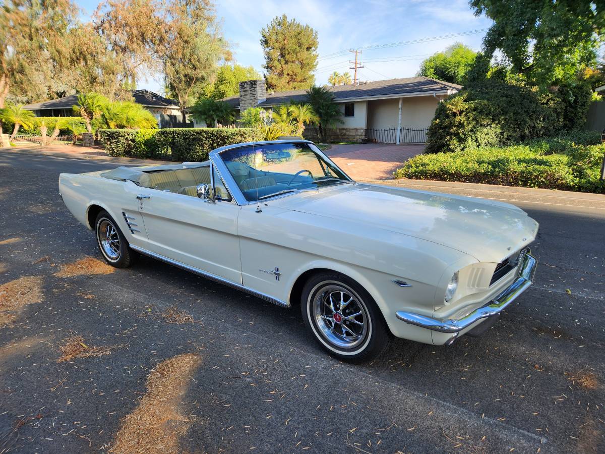 Ford-mustang-convertible-1966-13