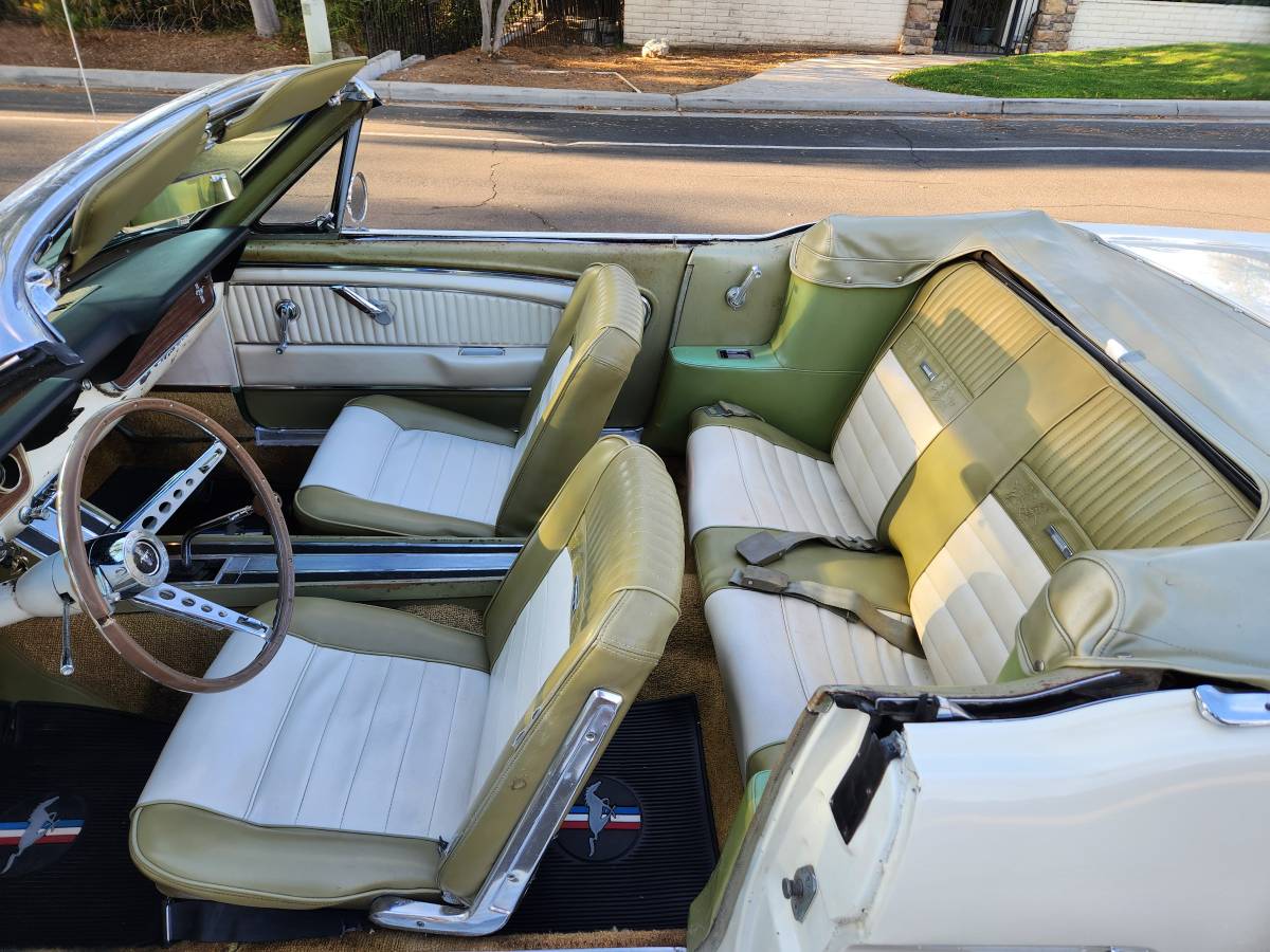 Ford-mustang-convertible-1966-15