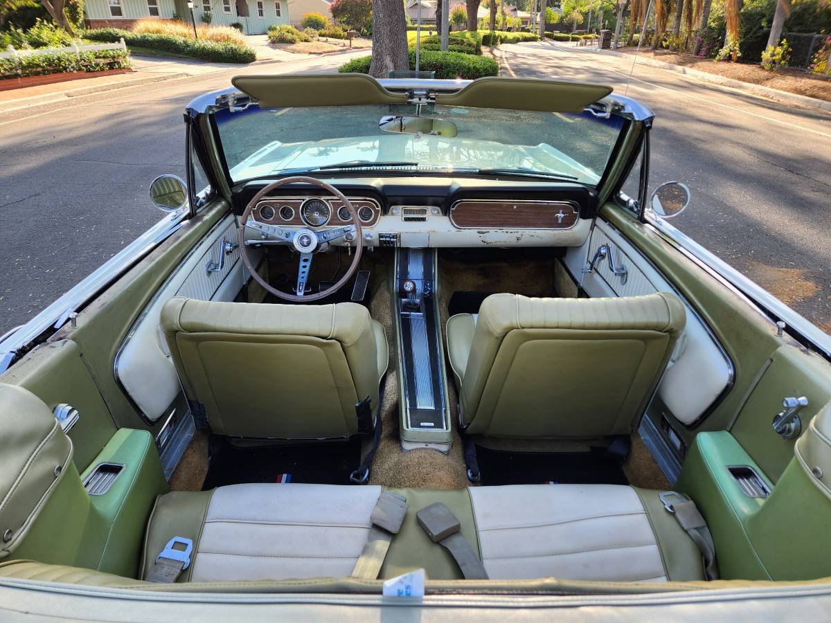 Ford-mustang-convertible-1966-16