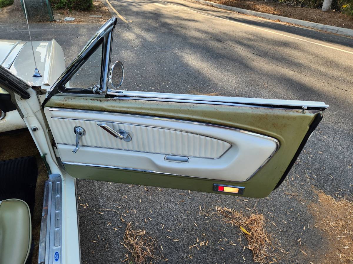 Ford-mustang-convertible-1966-18