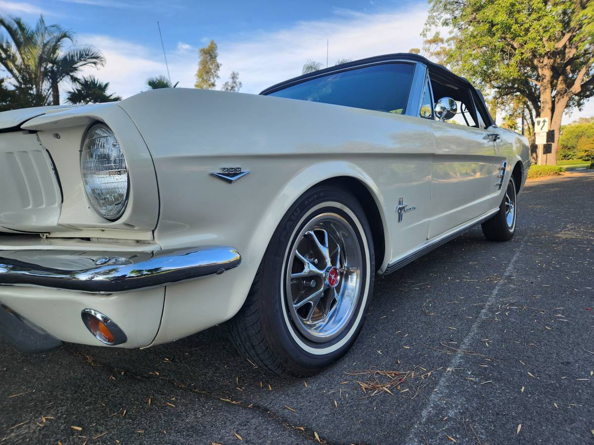 Ford-mustang-convertible-1966-4