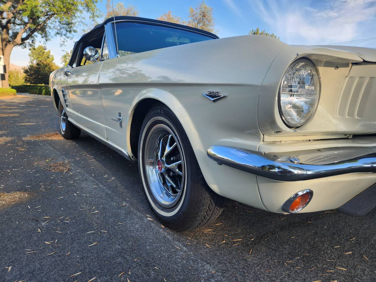 Ford-mustang-convertible-1966-5