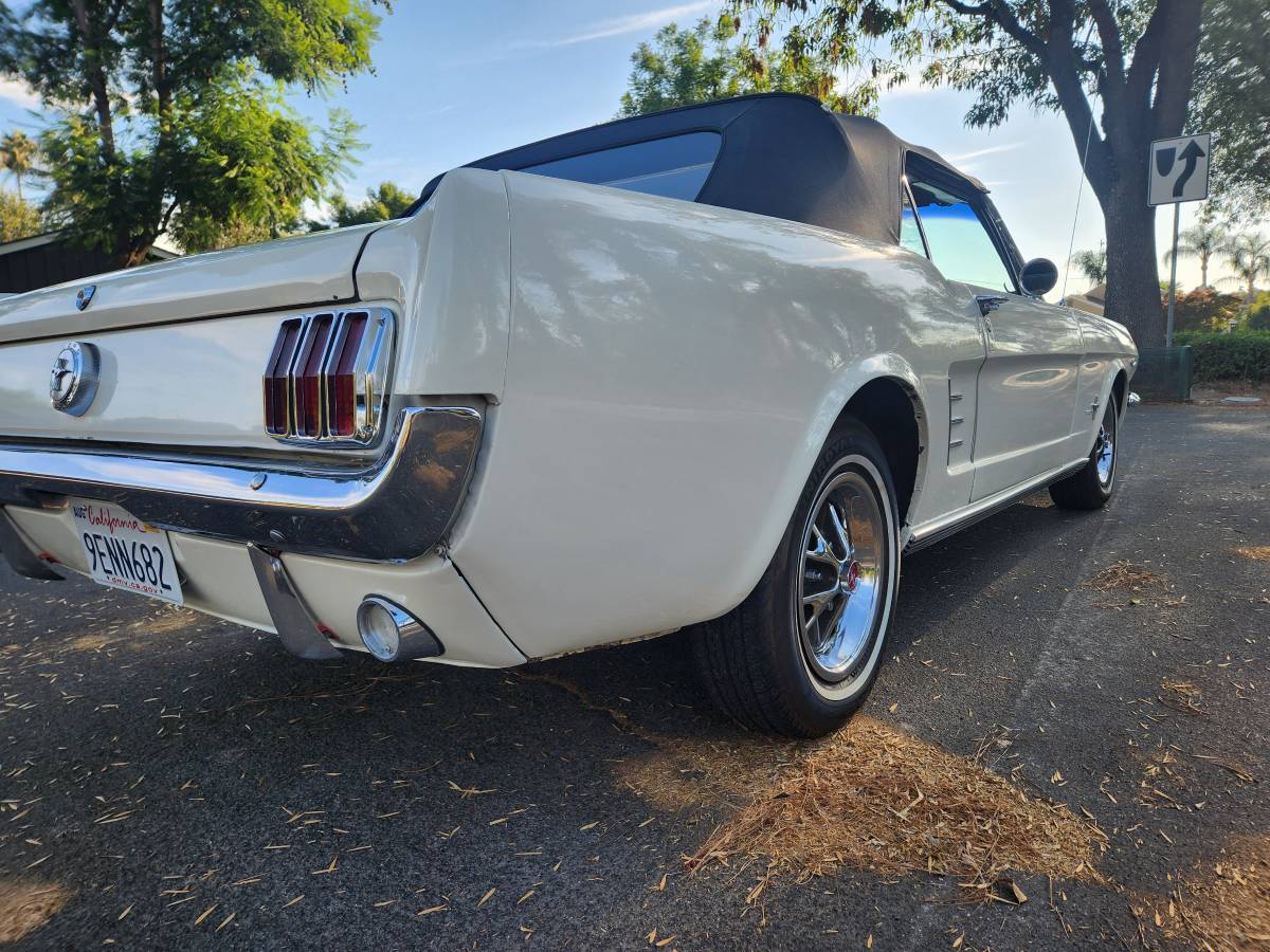 Ford-mustang-convertible-1966-6