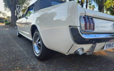 Ford-mustang-convertible-1966-7
