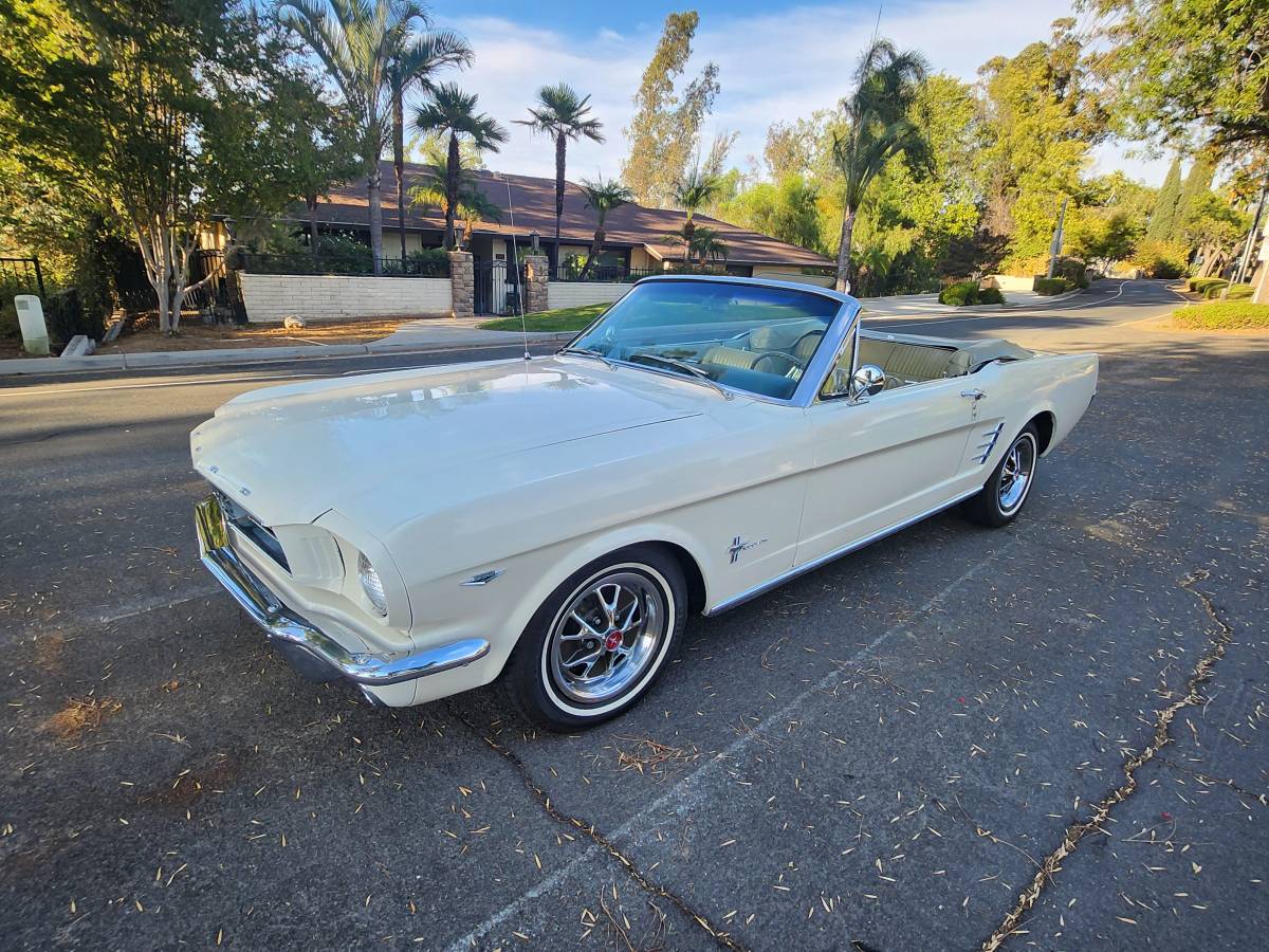 Ford-mustang-convertible-1966-8