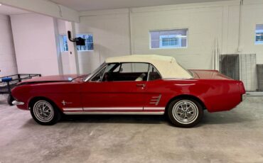 Ford-mustang-convertible-1966-red