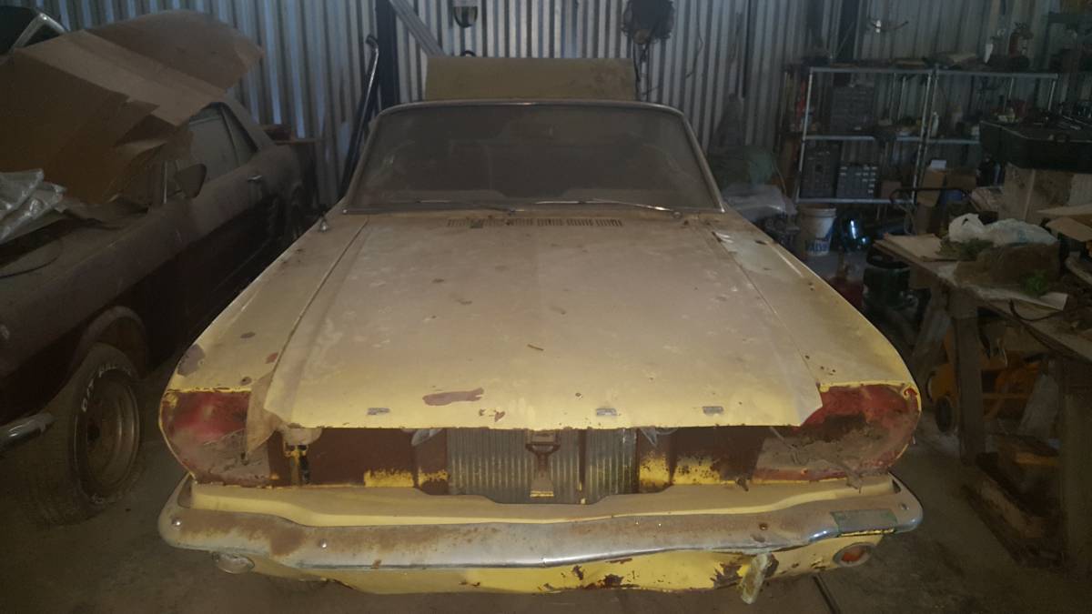 Ford-mustang-convertible-1966-yellow-5
