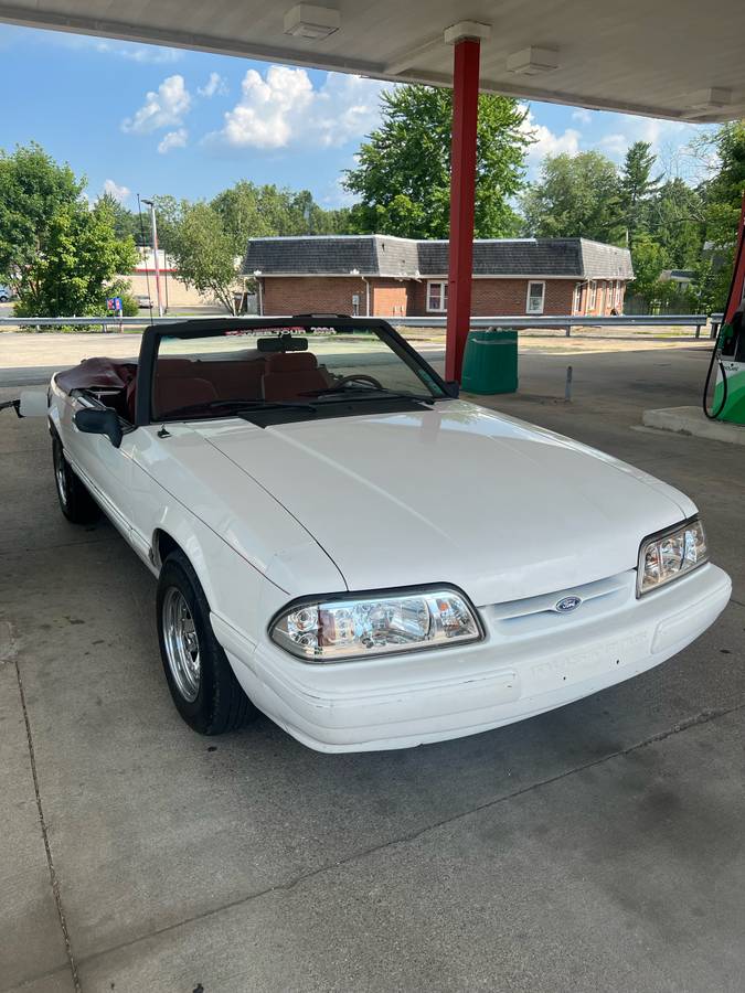 Ford-mustang-convertible-1993-white-1