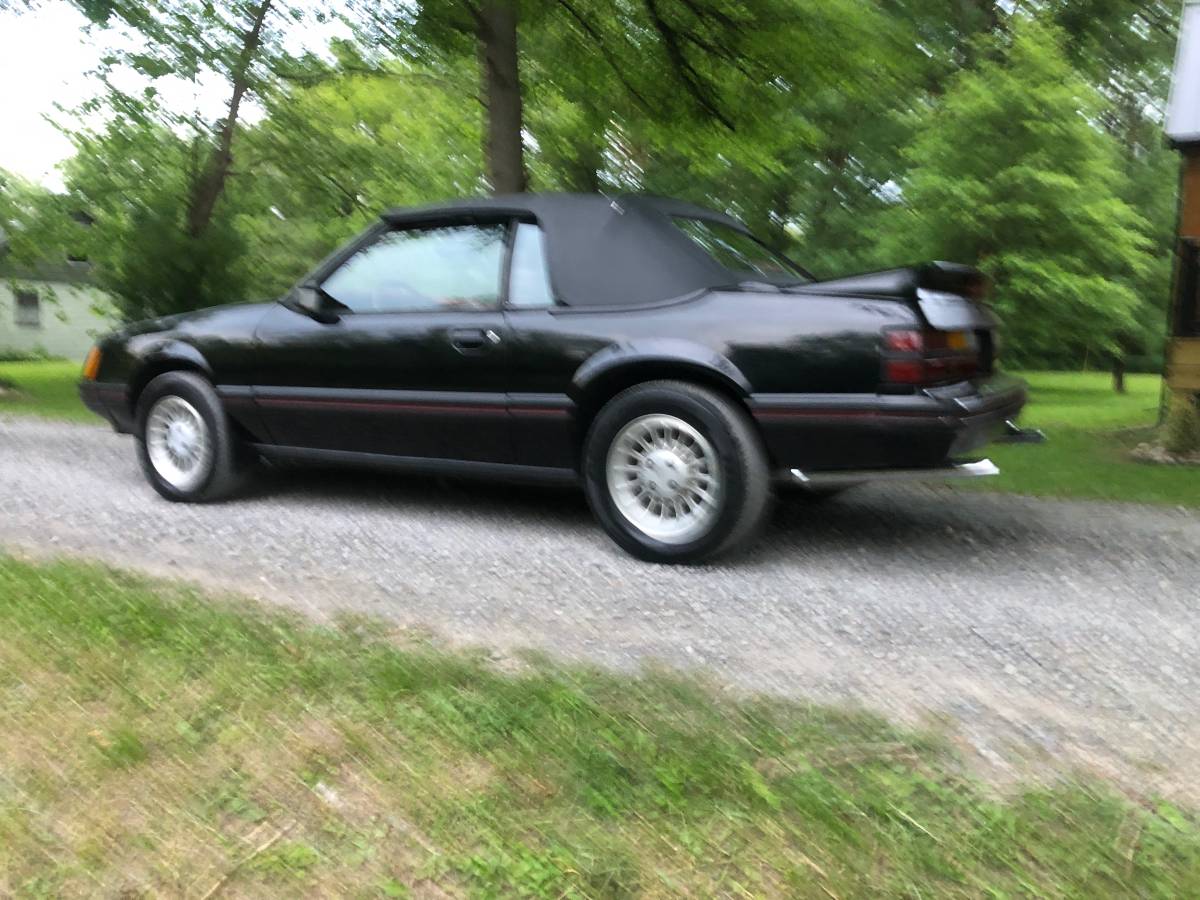 Ford-mustang-convertible-glx-1983-black