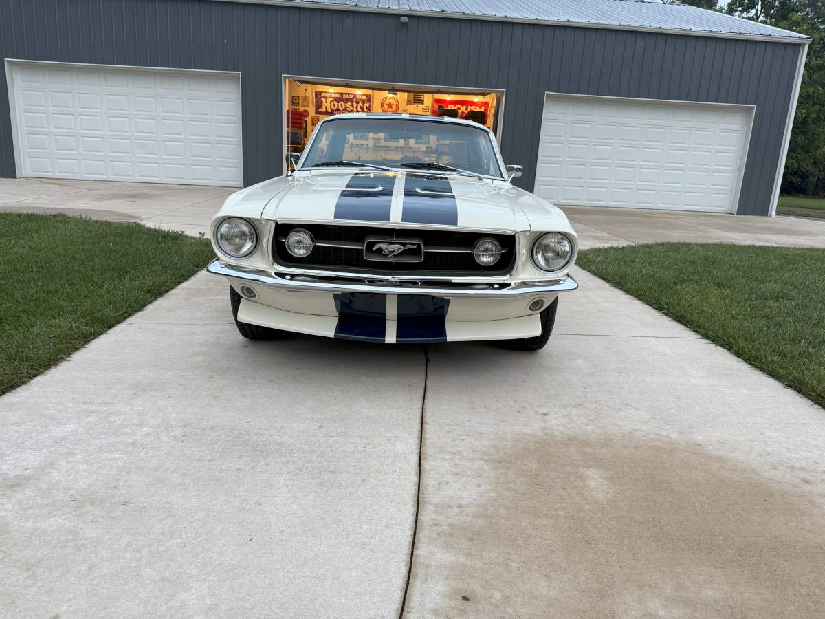 Ford-mustang-coupe-1967-white-1