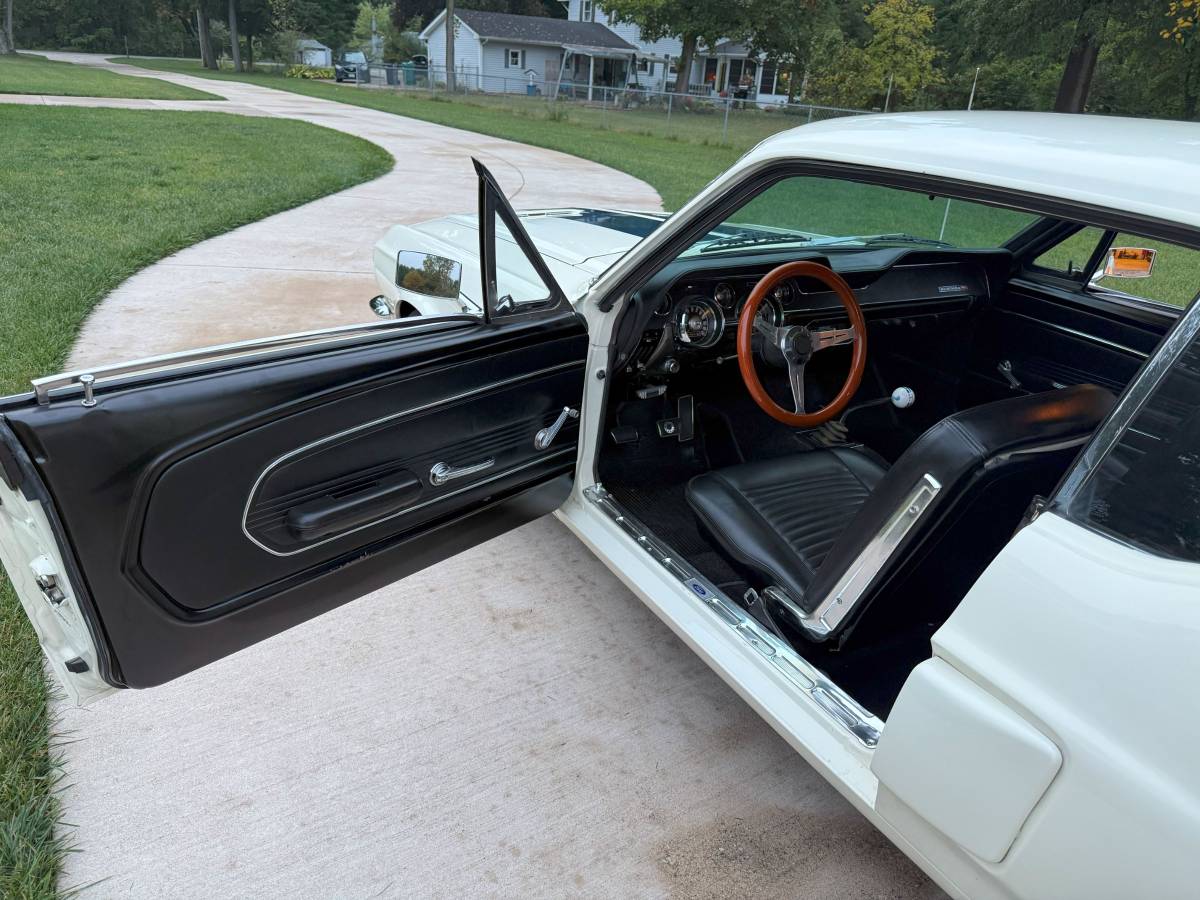 Ford-mustang-coupe-1967-white-20