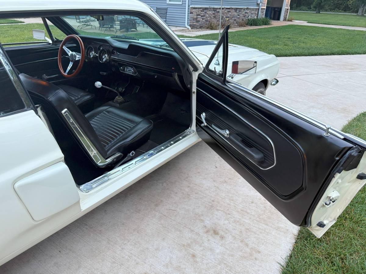 Ford-mustang-coupe-1967-white-3