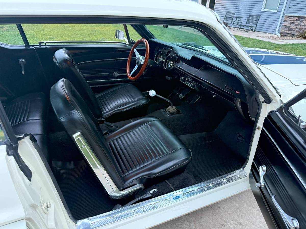 Ford-mustang-coupe-1967-white-4