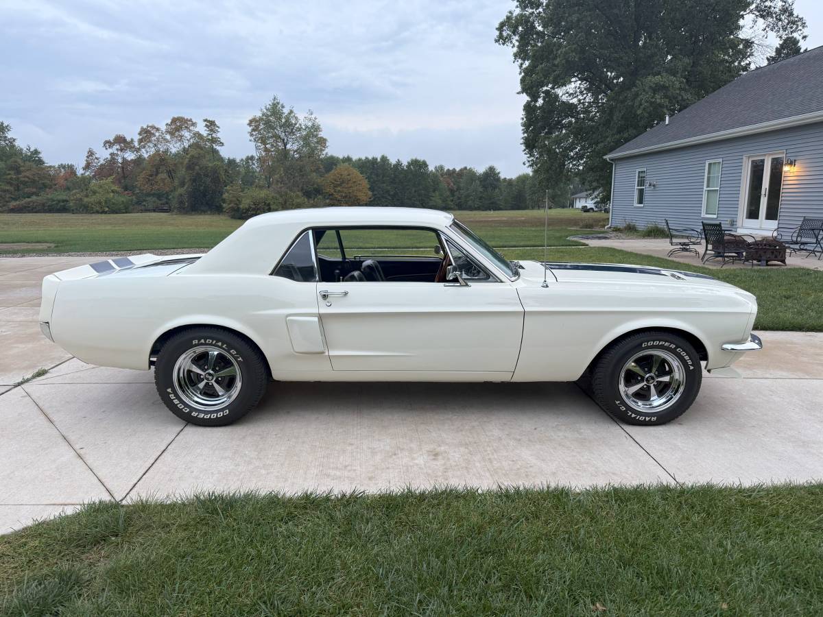 Ford-mustang-coupe-1967-white-6