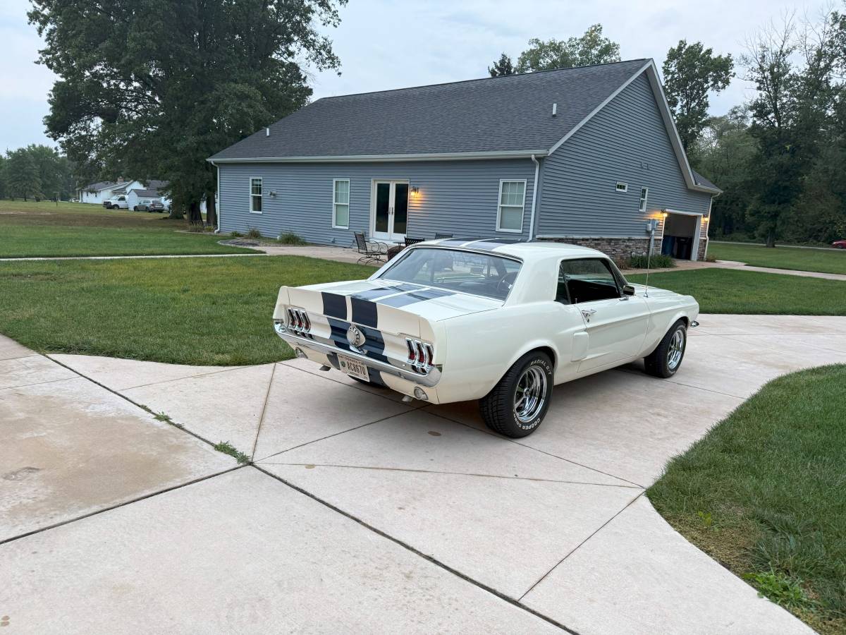 Ford-mustang-coupe-1967-white-7