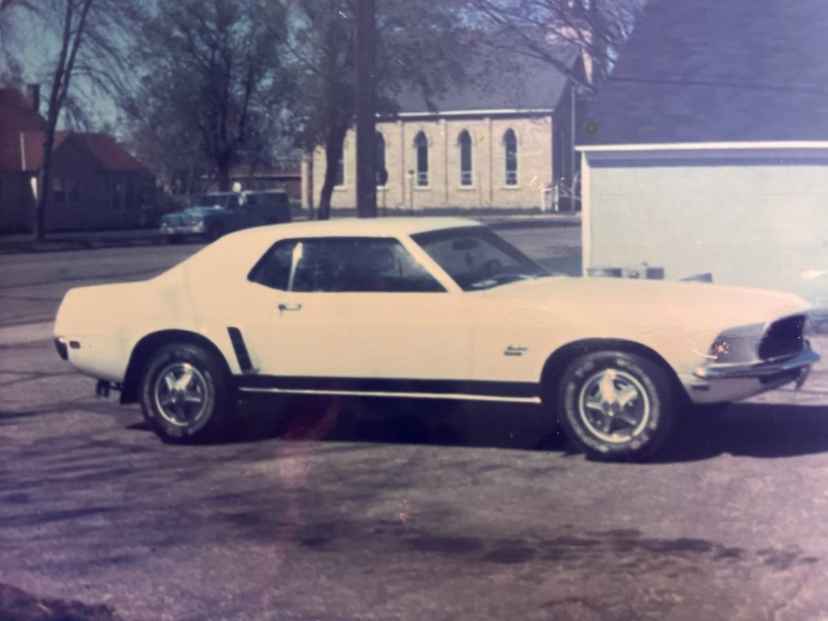 Ford-mustang-coupe-1969-white-1
