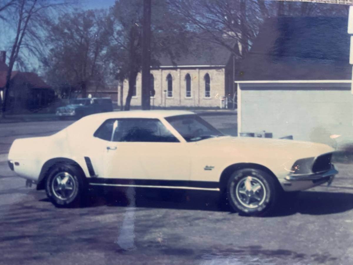Ford-mustang-coupe-1969-white-8