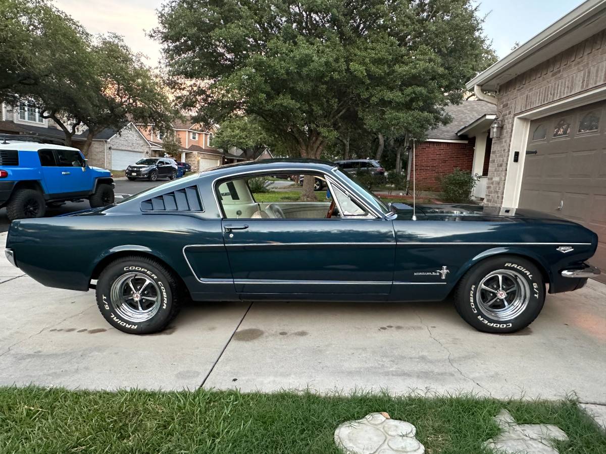 Ford-mustang-fastback-1965-blue-1