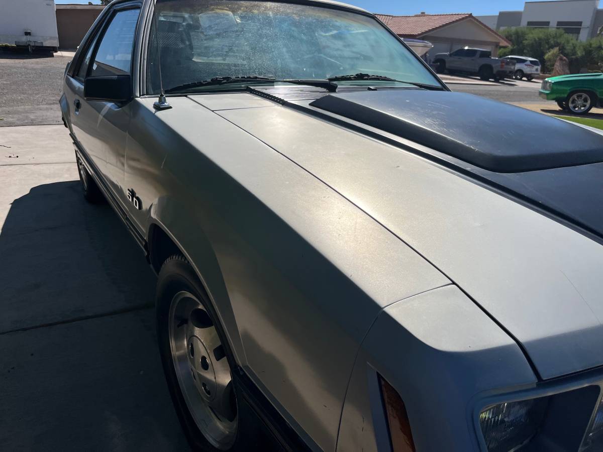 Ford-mustang-gt-1983-grey-7