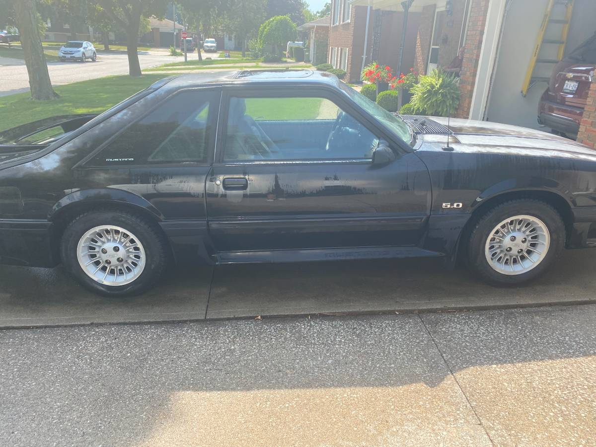 Ford-mustang-gt-1989-black-1