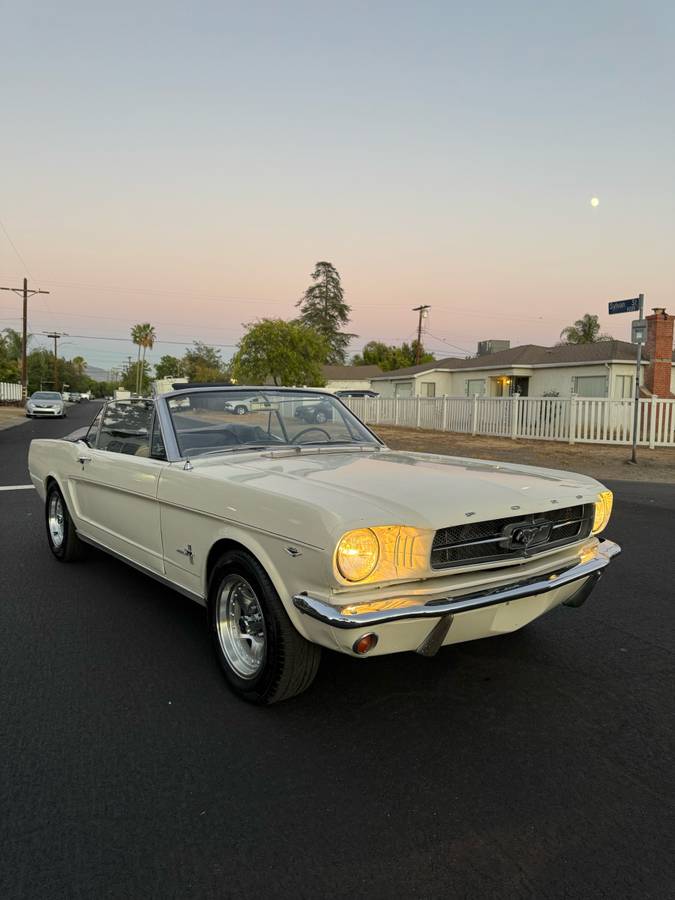Ford-mustang-gt-convertible-1965-white-1