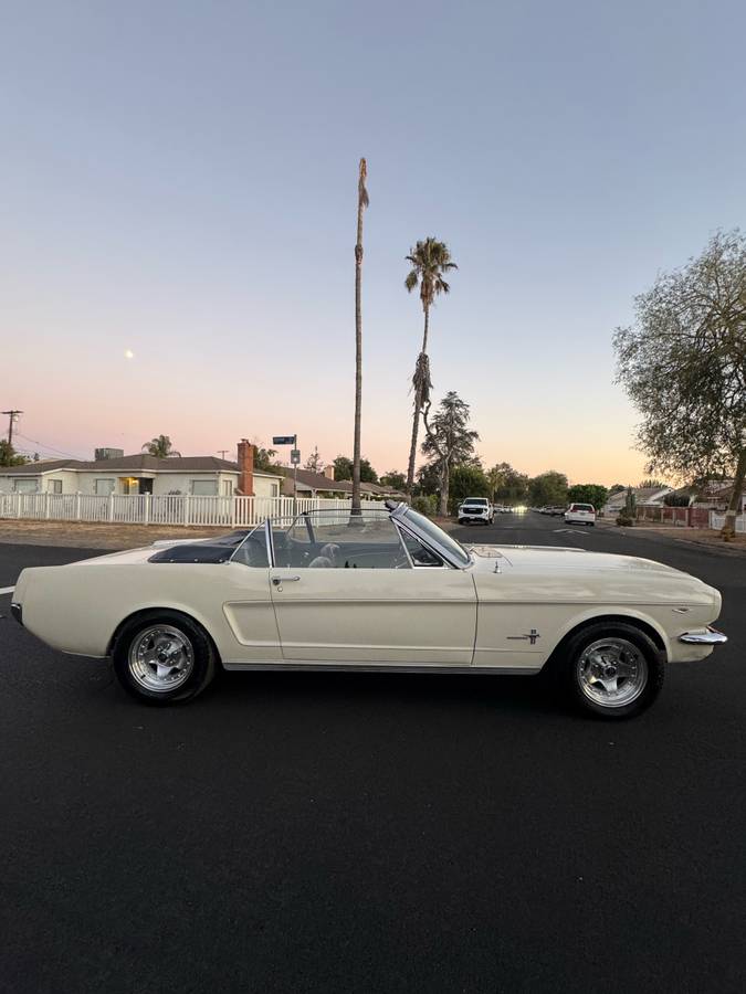 Ford-mustang-gt-convertible-1965-white-2