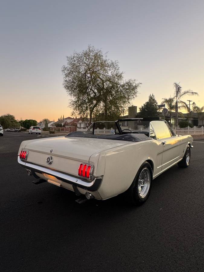 Ford-mustang-gt-convertible-1965-white-7