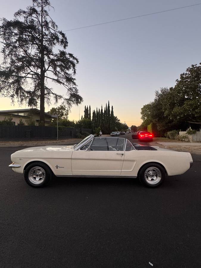 Ford-mustang-gt-convertible-1965-white-9