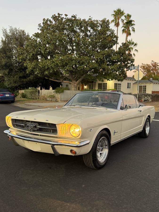 Ford-mustang-gt-convertible-1965-white