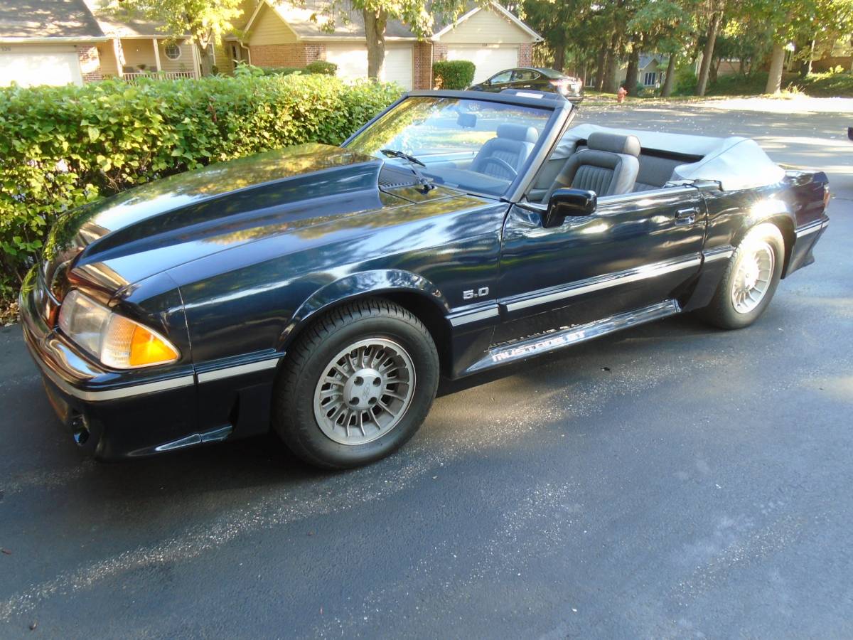 Ford-mustang-gt-convertible-1987-blue-1