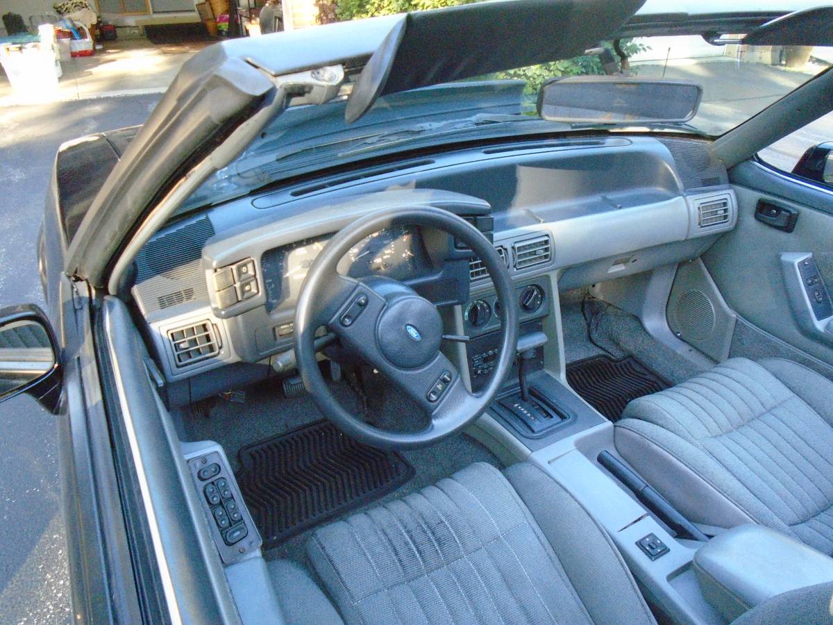 Ford-mustang-gt-convertible-1987-blue-15