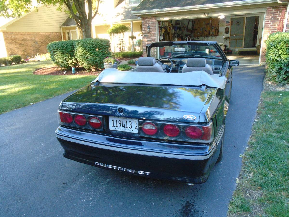 Ford-mustang-gt-convertible-1987-blue-3
