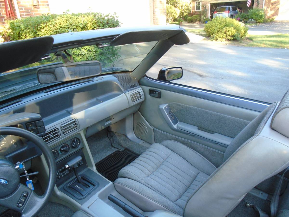 Ford-mustang-gt-convertible-1987-blue-4