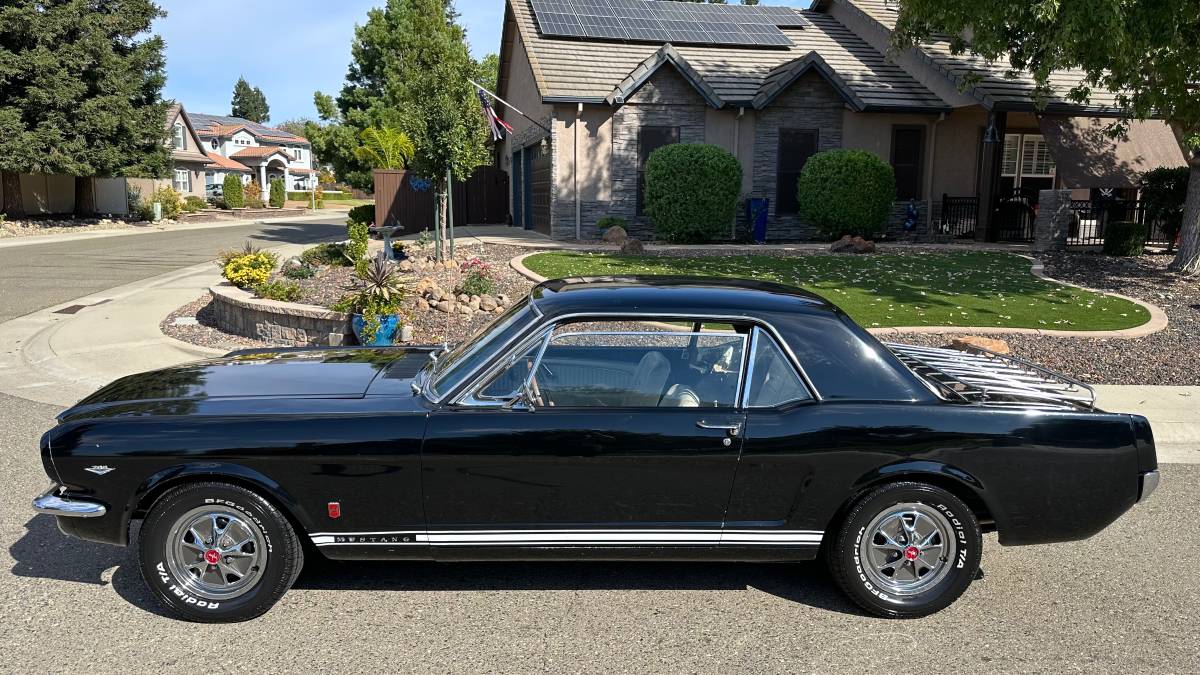 Ford-mustang-gt-coupe-1965-black-2