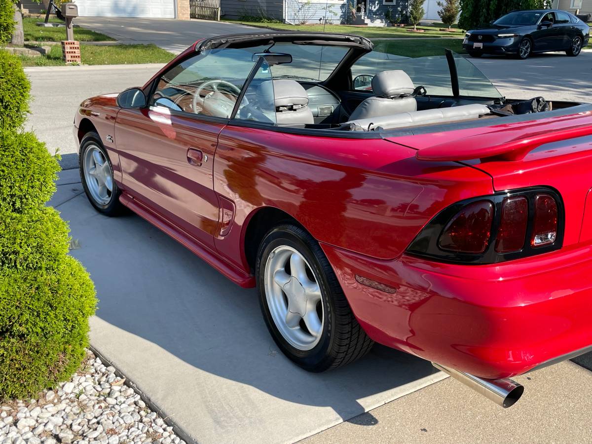 Ford-mustang-gt-premium-convertible-1994-red
