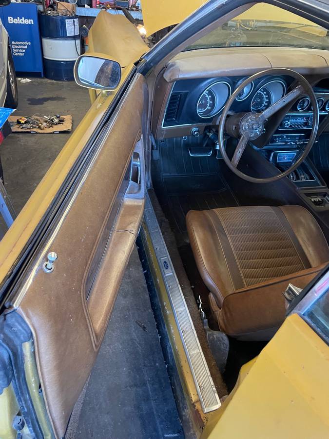 Ford-mustang-mach-e-gt-1972-yellow-12