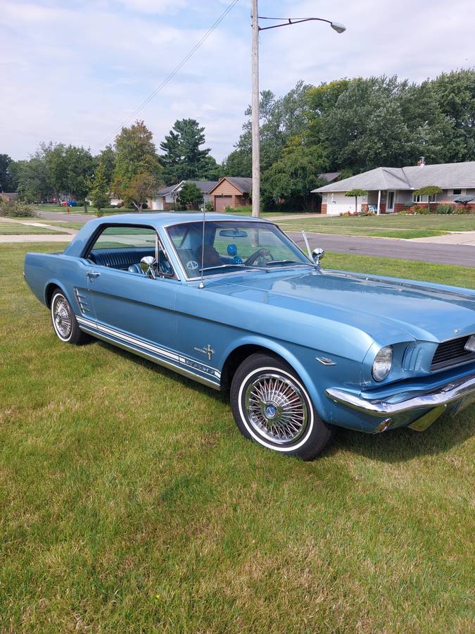 Ford-mustang-pony-package-1966