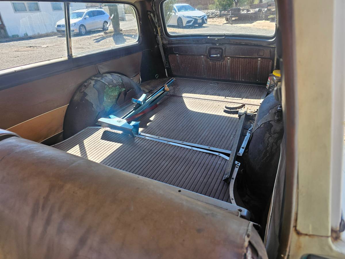 Ford-ranch-wagon-1953-10