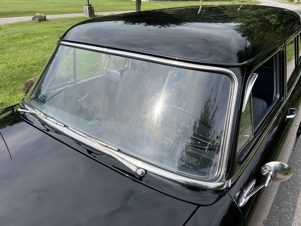 Ford-ranch-wagon-1953-black-21