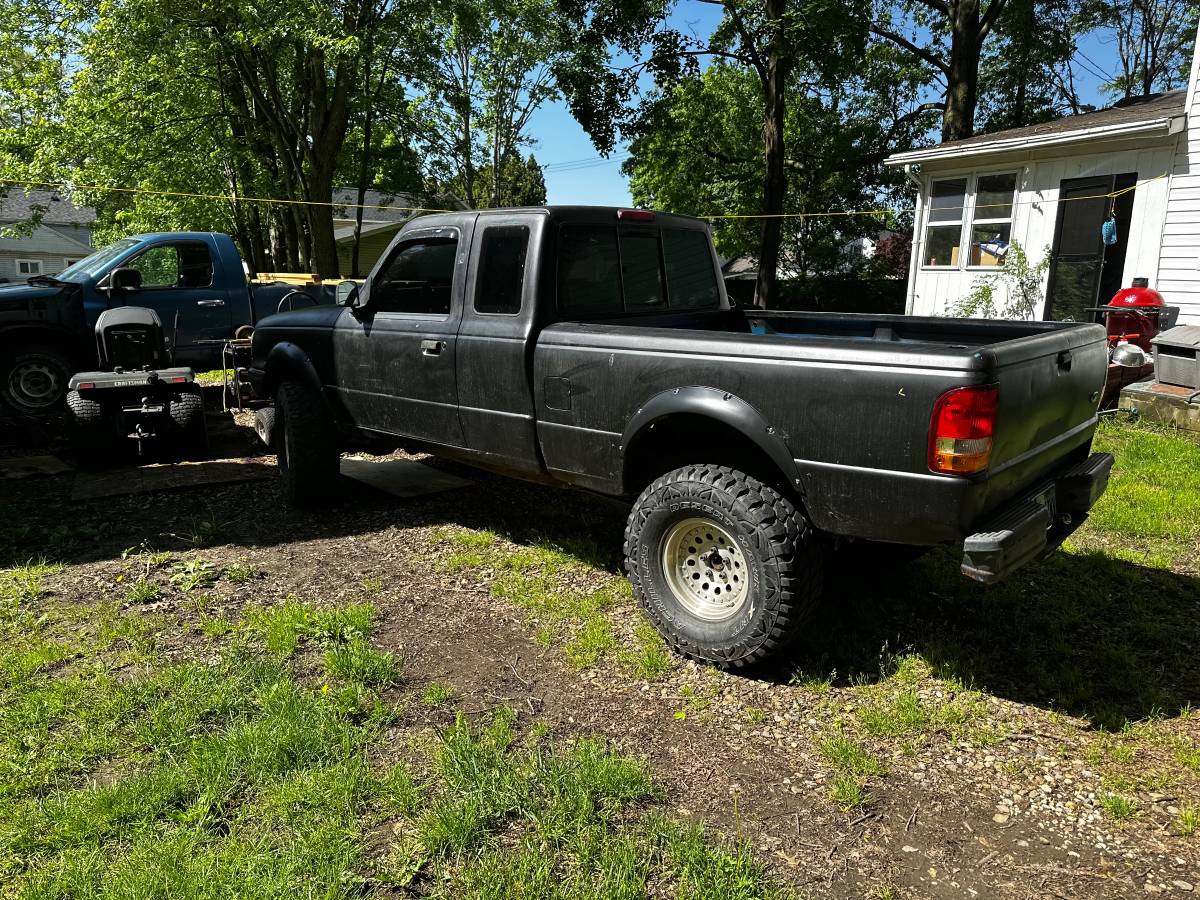 Ford-ranger-1993-black-2