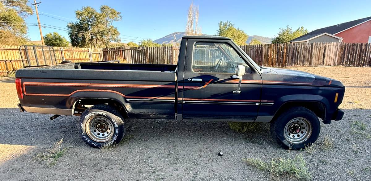 Ford-ranger-4x4-1986-black-1