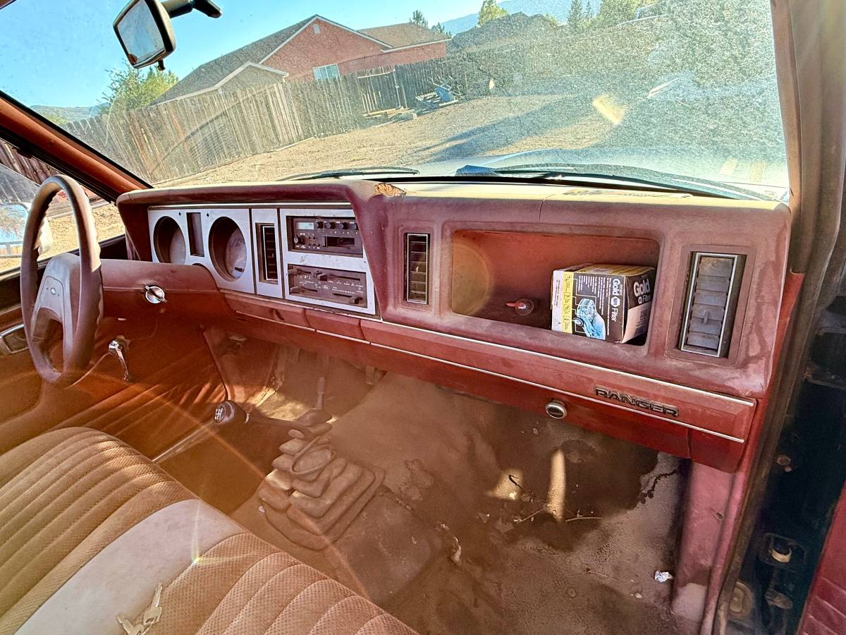 Ford-ranger-4x4-1986-black-2