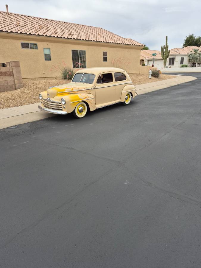Ford-sedan-1947-yellow-1