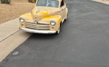 Ford-sedan-1947-yellow